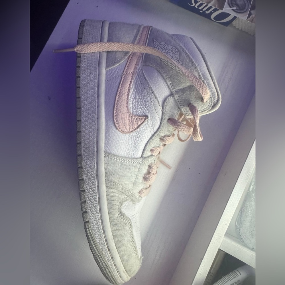 pink and grey air jordan’s women’s size 10